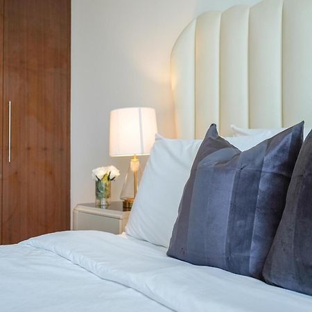 Luxurious Stylish Apartments Across Dubai Mall Burj Khalifa City Views Eksteriør bilde